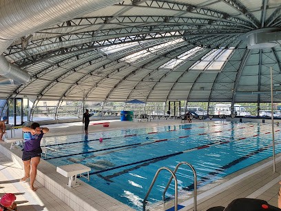Piscine Municipale De Saint Laurent Du Var (BONNET OBLIGATOIRE), Piscine à Saint-Laurent-du-Var