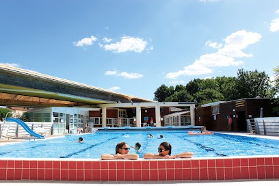 Piscine d'été, Piscine à Saint-Hilaire-de-Villefranche