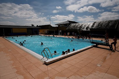 Piscine, Piscine à Saint-Georges-du-Vièvre
