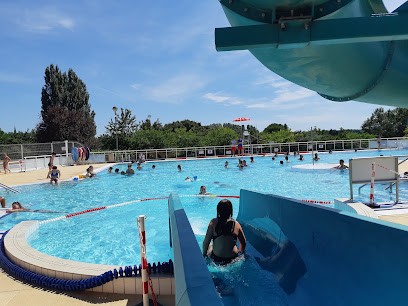 Piscine communautaire de Nieuil l'Espoir, Piscine à Nieuil-l'Espoir