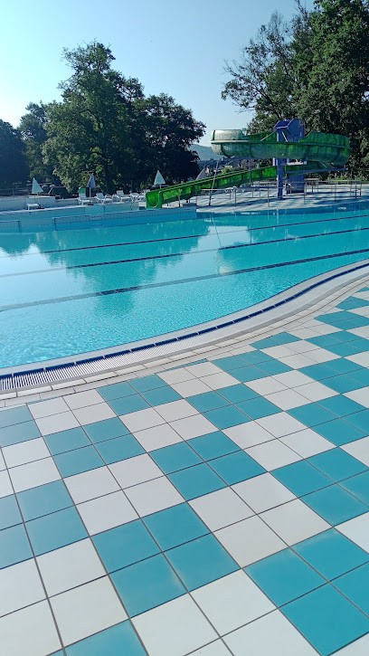 Piscine à Beaulieu sur Dordogne, Piscine à Beaulieu-sur-Dordogne