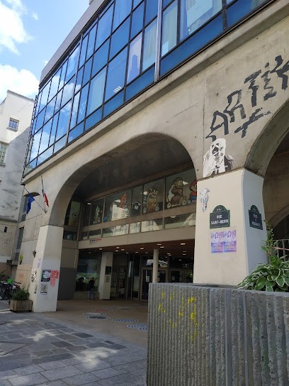 Swimming Pool Saint-Merri / Marie-Marvingt, Piscine à Paris 04