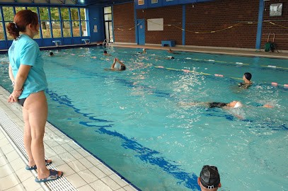 Municipal Swimming Pool Jacques Monquaut, Piscine à Trappes