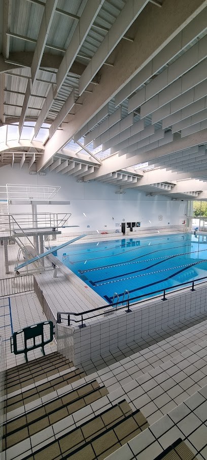 Pool of Louvrais, Piscine à Pontoise