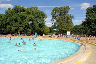 Piscine Des Bois De Saint-Pierre à Smarves, Piscine à Smarves